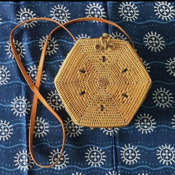 Hexagonal Woven Tan Bag - Picture 1 of 5